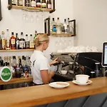 Hotel готель-ресторан два леви Slavske