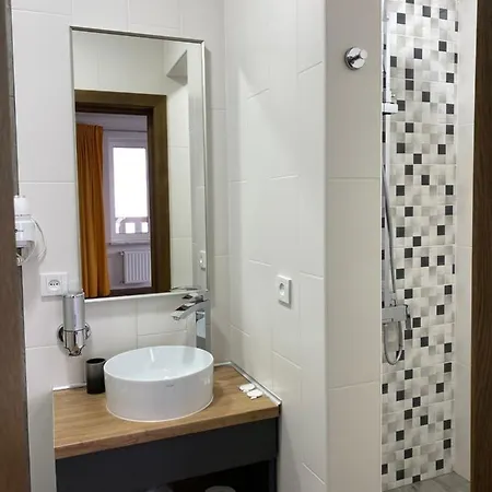 готель-ресторан два леви *