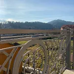 Hotel готель-ресторан два леви
