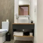 Hotel готель-ресторан два леви