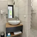 Hotel готель-ресторан два леви Slavske