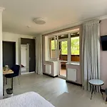 Hotel готель-ресторан два леви Slavske