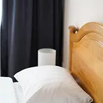 Hotel готель-ресторан два леви Slavske