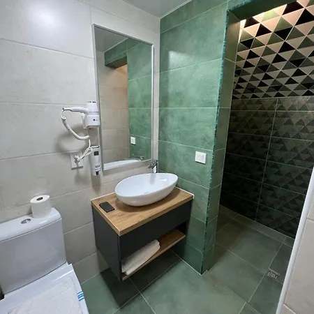 готель-ресторан два леви ホテル *