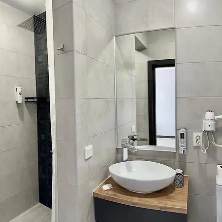 готель-ресторан два леви *