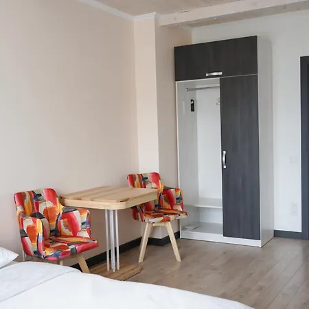 готель-ресторан два леви * スラブスク